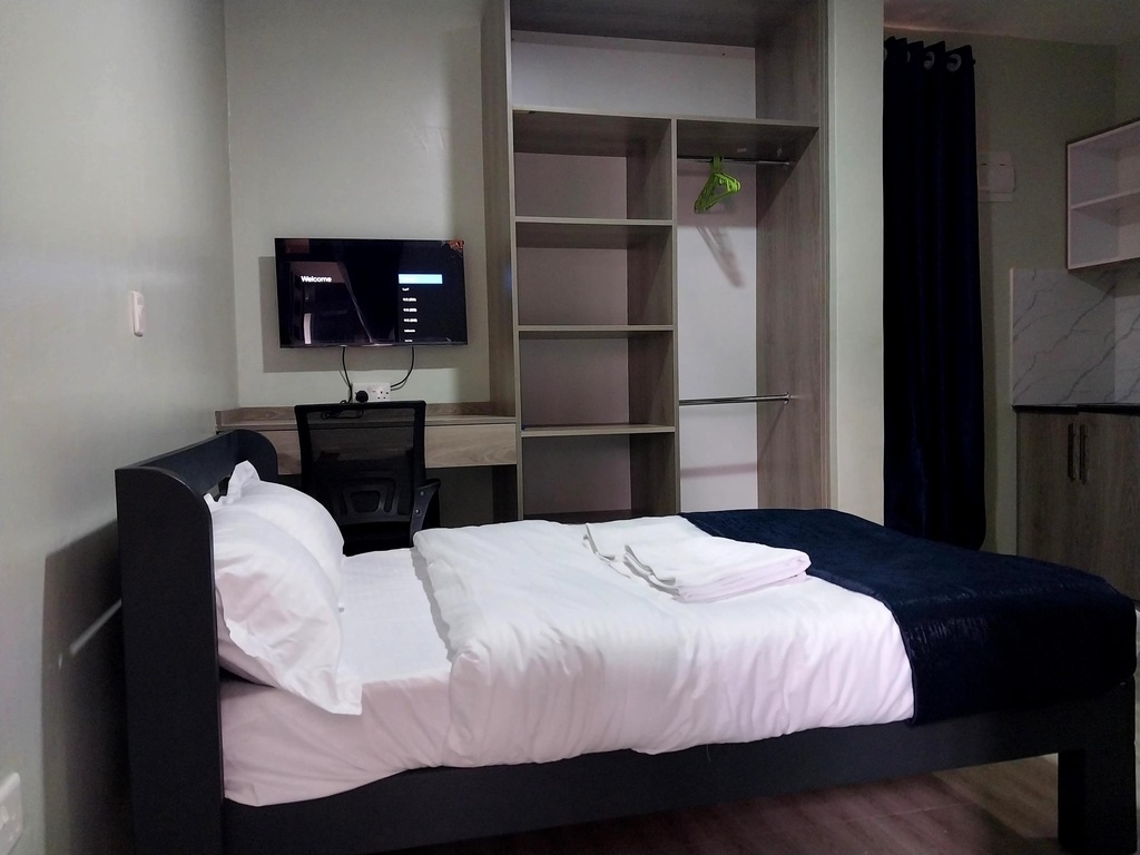 C4-Furnished studio apartment